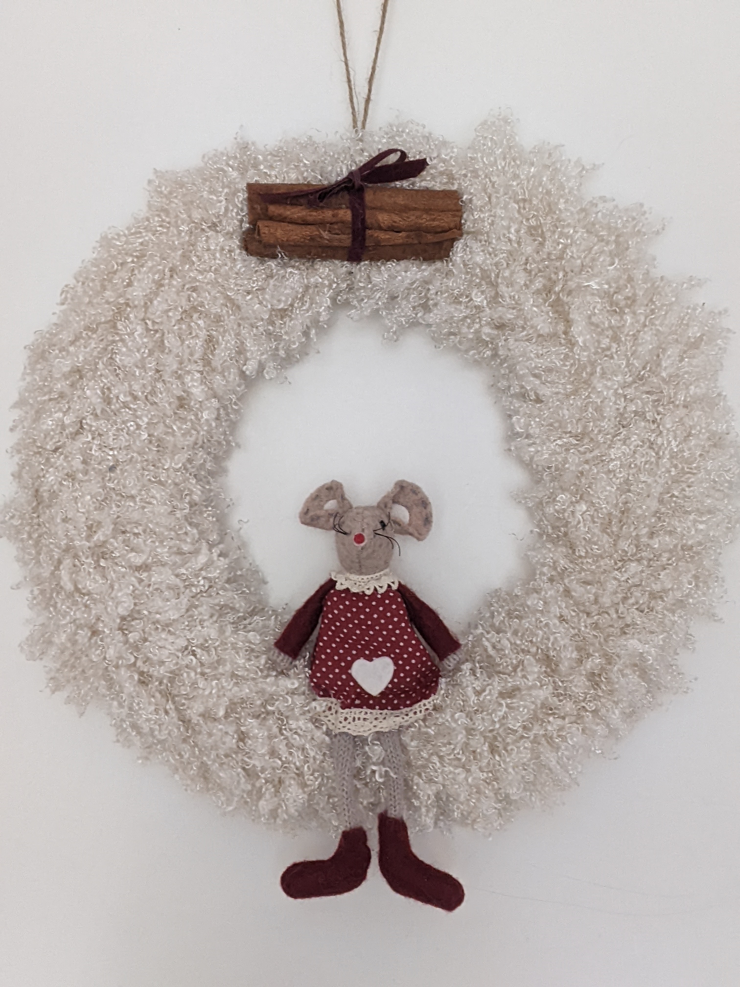 Cinnamon Christmas Mouse Wreath.
