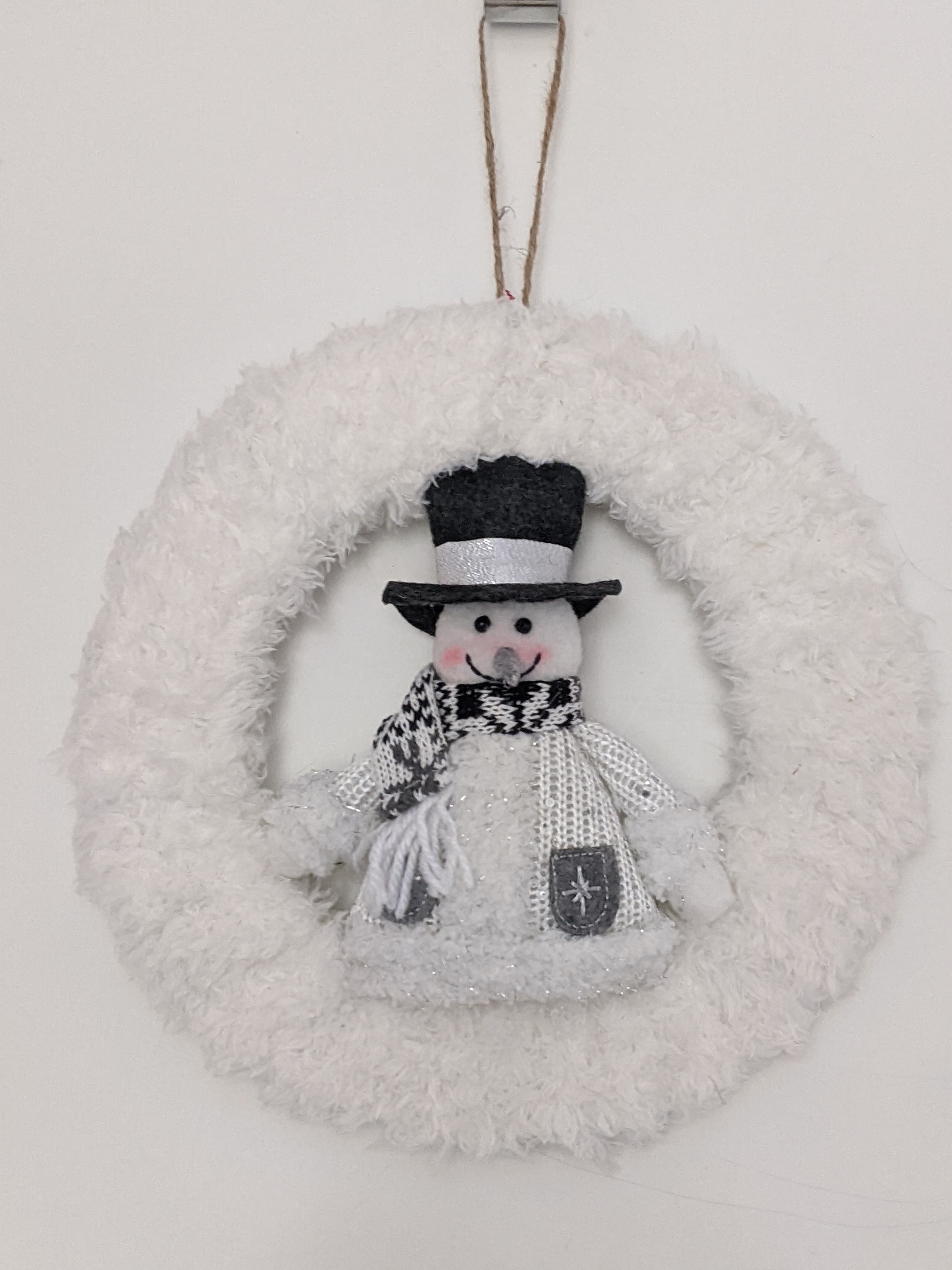 Snowman Christmas Wreath. Knitted.