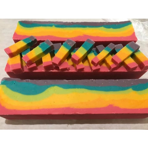 RAINBOW VANILLA FLAVOUR  FUDGE 200g > GLUTEN FREE