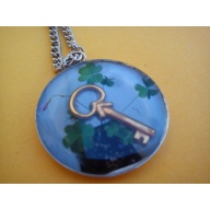 Four Leaf Clover with 3D Gold Key Pendant – Good Luck, Fame, Fortune & Magical Talisman