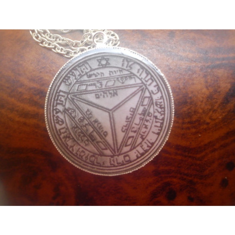 Seventh Pentacle of Saturn pendant . Make others listen and tremble before the words of the wearer.